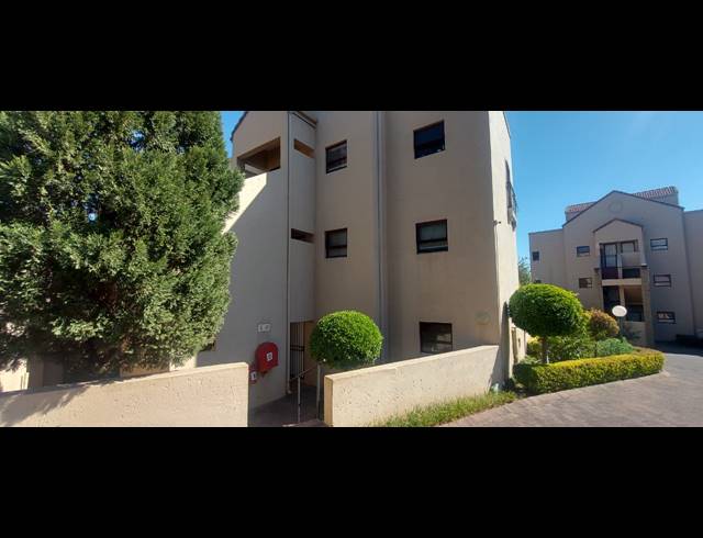 1 BEDROOM TOWNHOUSE FOR SALE IN SUNNINGHILL